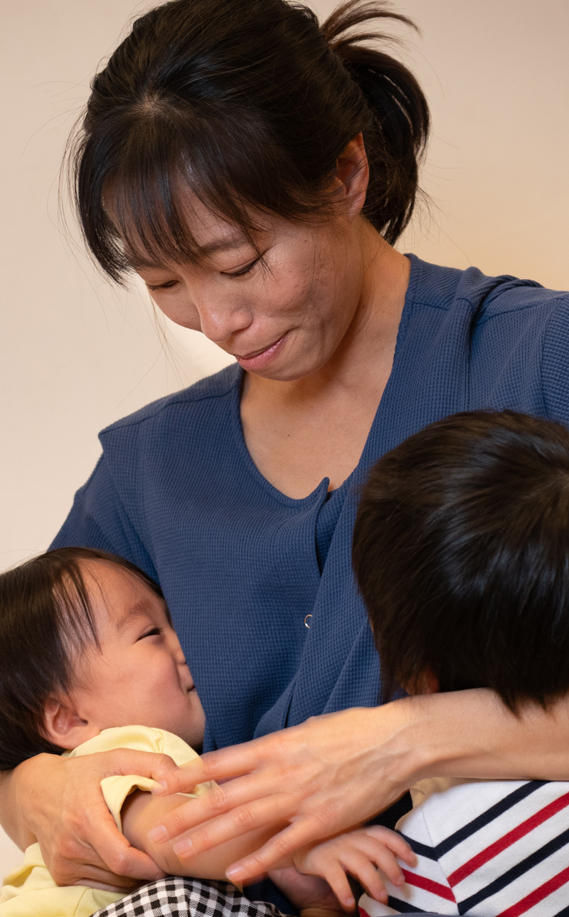 モーハウスの授乳服の授乳画像