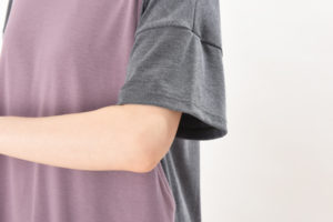 授乳服　ゆったりした袖口で重ね着にも相性がいいです
